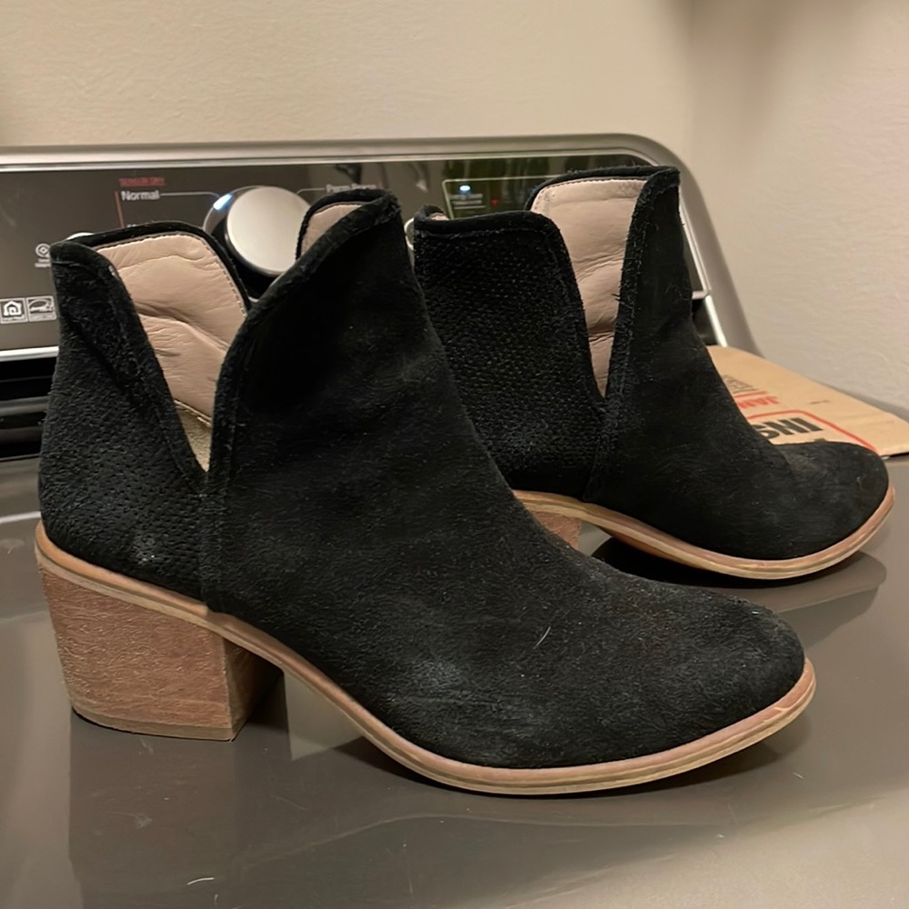 Woman Ankle boot in black excellent condition US 5.5